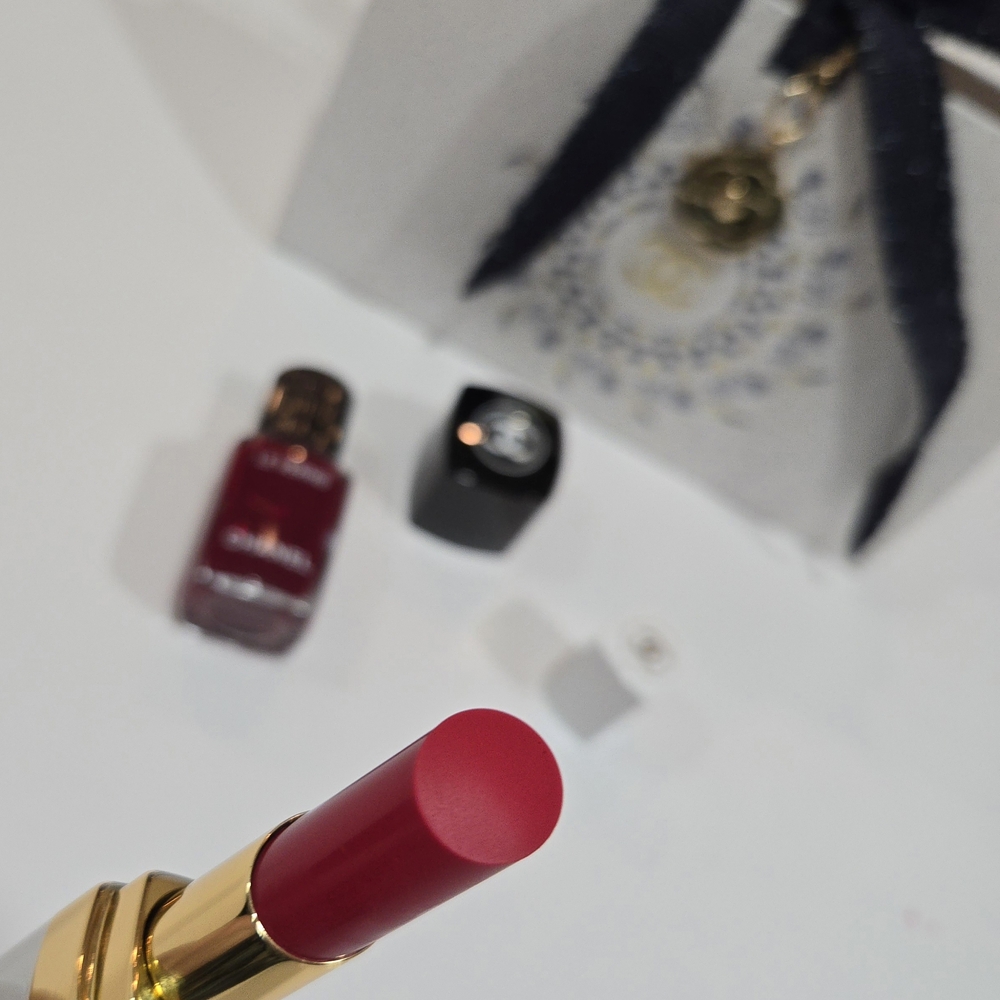 CHANEL MAKEUP BUNDLE:922 PASSION PINK Lip Balm+153 POMPIER  Nail Polish New - Picture 4 of 12